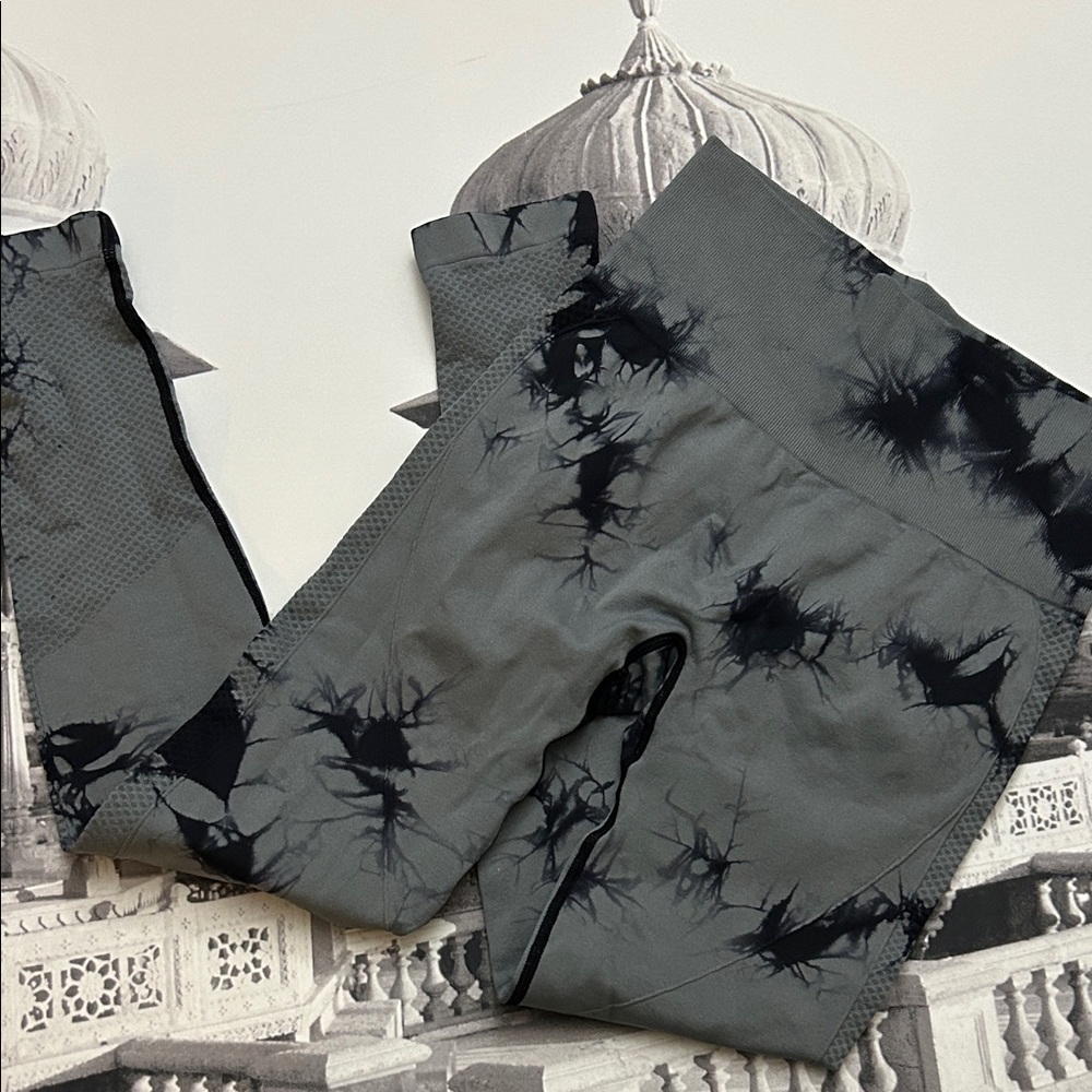 Stylish Black and Gray Tie-Dye Leggings